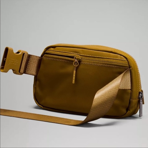 Lululemon Everywhere Belt Bag - Picture 3 of 4